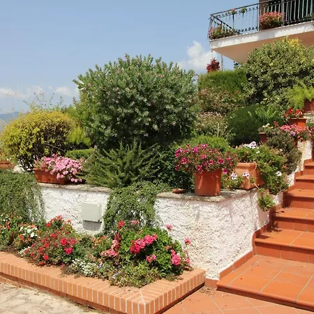 شقة Ischia Con Vista Mare مينتورنو